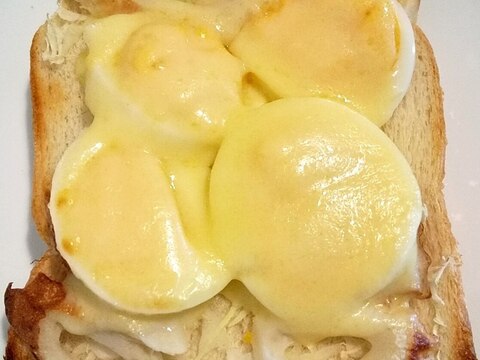 ゆで卵とちくわのチーズトースト